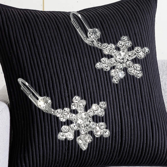 .🎄10/$20.  Snowflakes Rhinestones Silver Tone Earrings - Picture 7 of 8